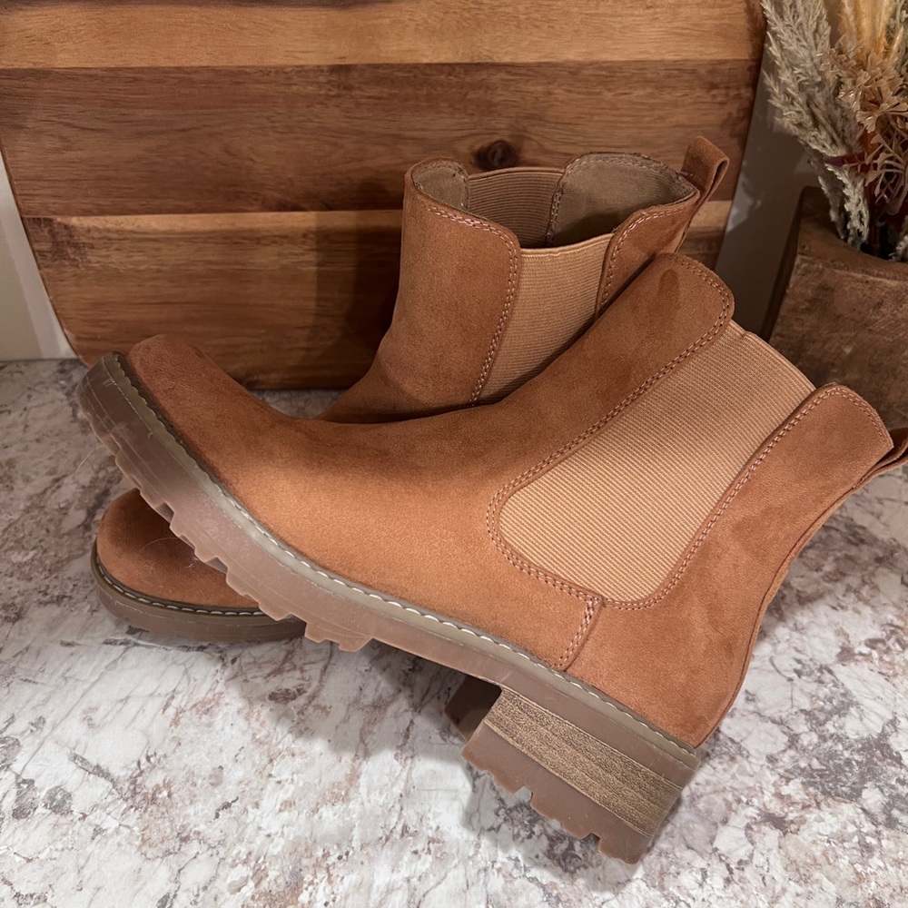 Universal Thread Brown Ankle Booties